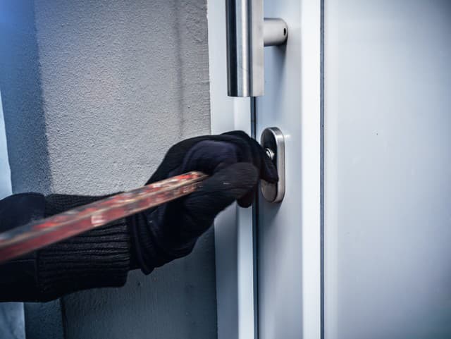 Polícia obvinila 25-ročného muža