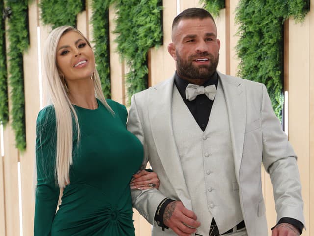 Karlos Vémola s manželkou