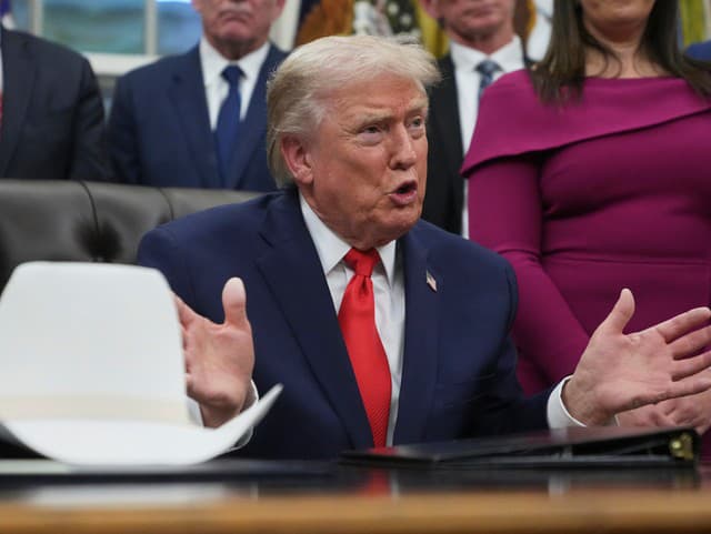 Prezident Donald Trump odpovedá