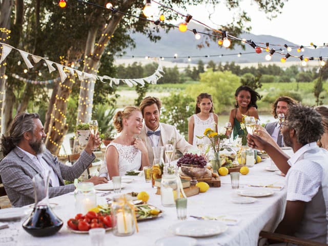 Nevesta otvorila svadobné fotky
