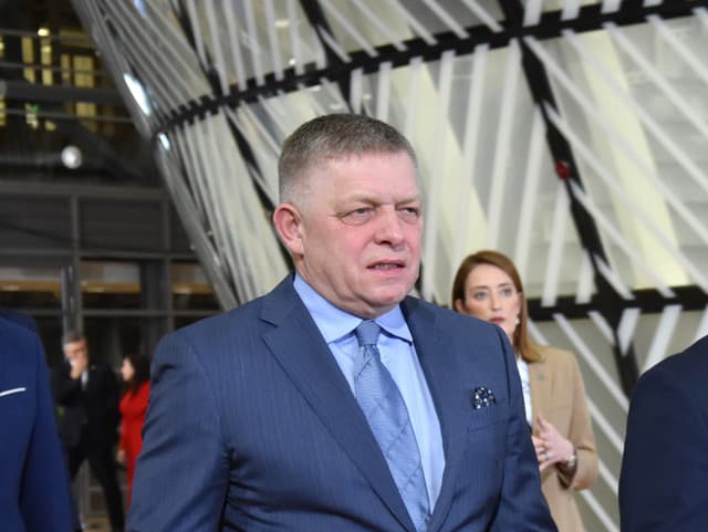 Zľava slovenský premiér Robert