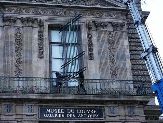 Múzeum Louvre nainštalovalo mreže