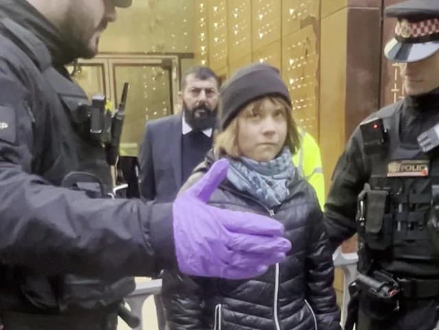 Britská polícia zadržala na