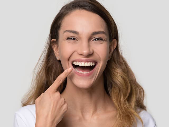 Koniec plombám a implantátom: