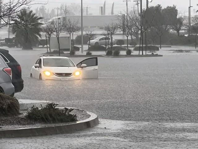 Kalifornia stále bojuje s