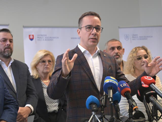 Minister práce, sociálnych vecí