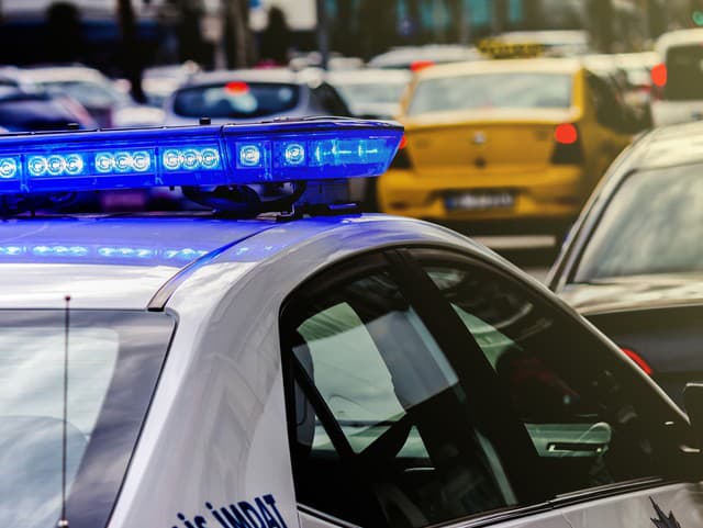 Ozbrojený útok počas razie