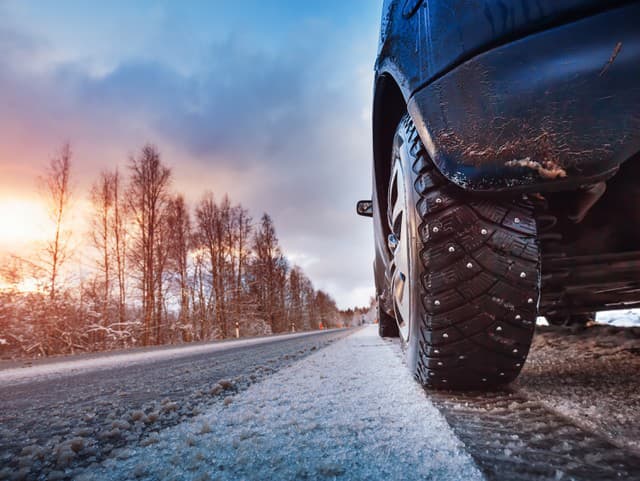 SHMÚ upozornil na snehové