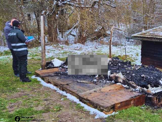 Požiar obytného prívesu si