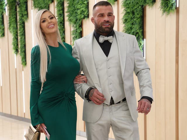 Karlos Vémola s manželkou