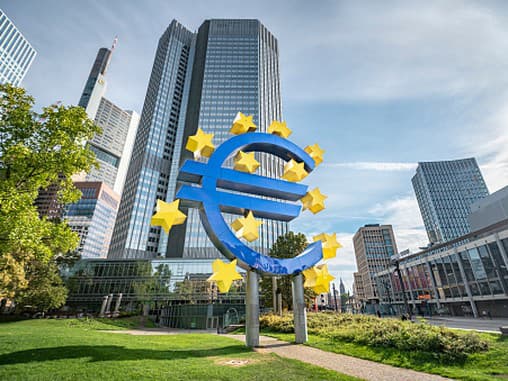 Európska centrálna banka (ECB),