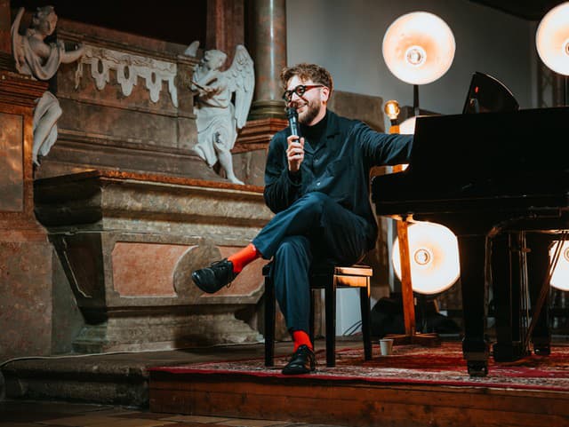 Jeden muž, jeden klavír,