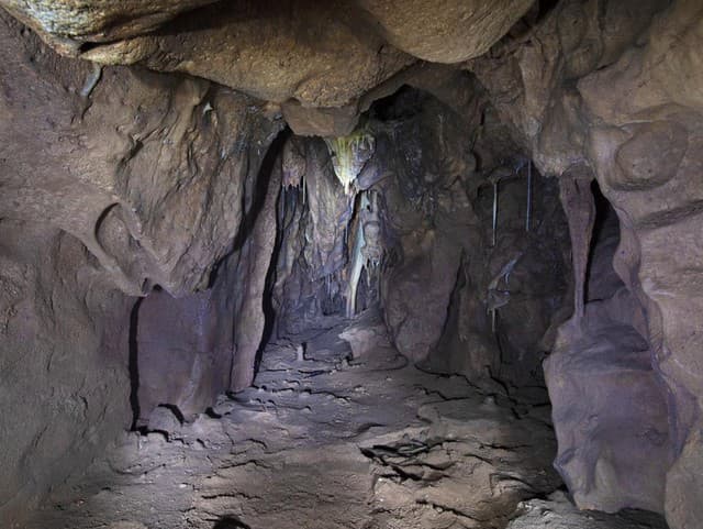 jaskynný komplex Gorham’s Cave