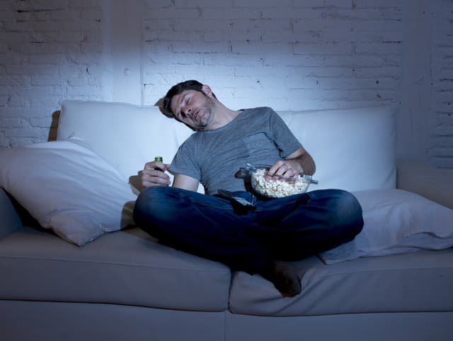 Zaspávate pri zapnutom televízore?