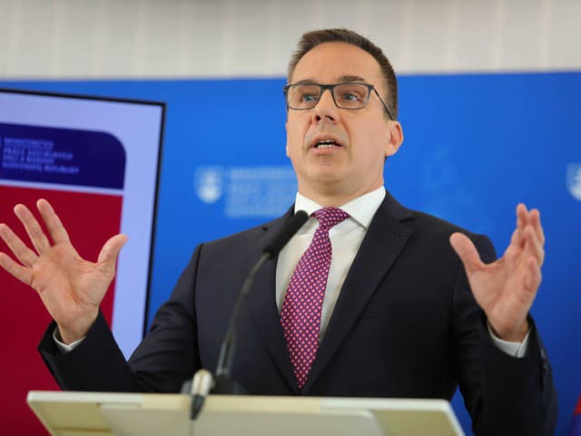 Minister práce, sociálnych vecí