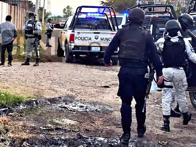 Masaker na ihrisku! Ozbrojené