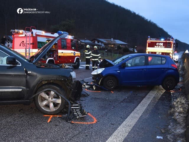 Zrážka dvoch áut v