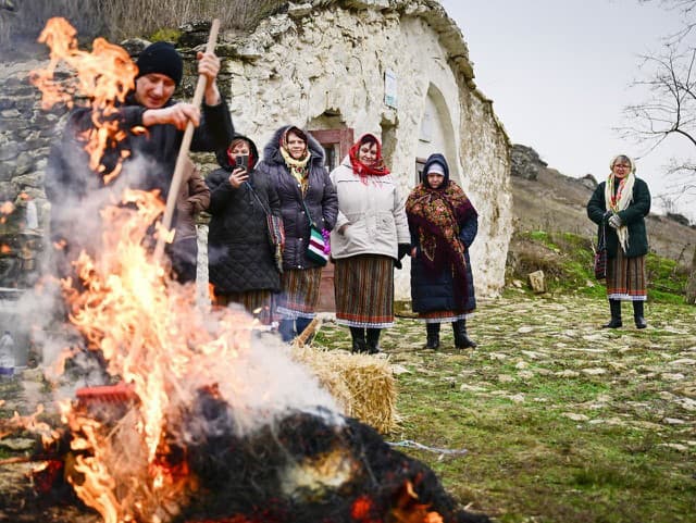 Moldavskí hobiti: V Rogojeni