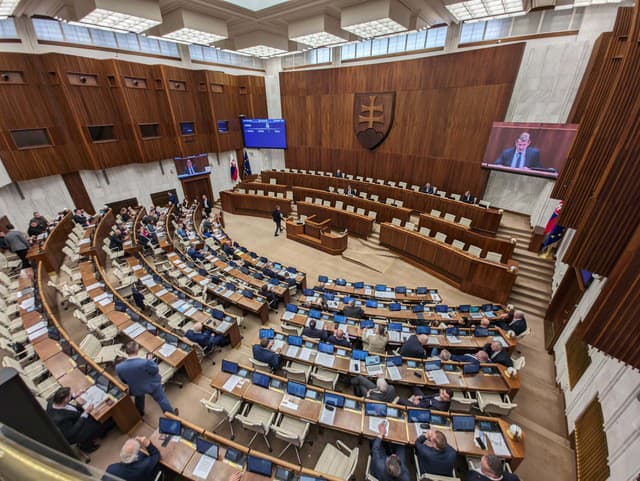 Parlament definitívne schválil novelu