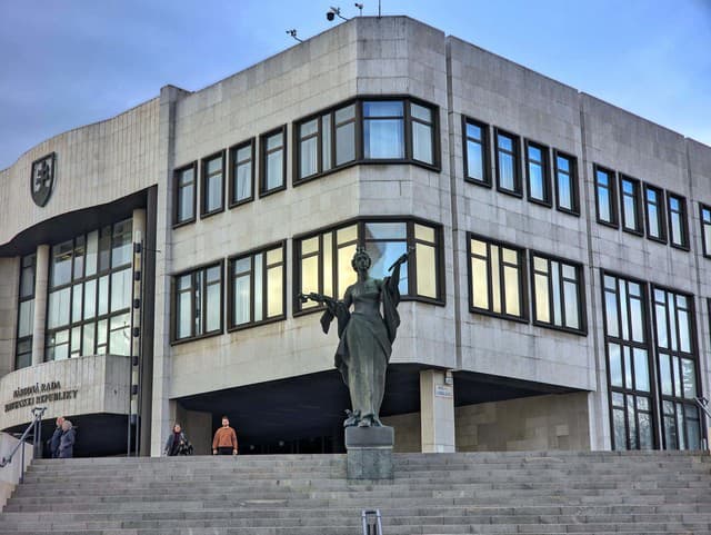 Poslanci začali štvrtkové rokovanie