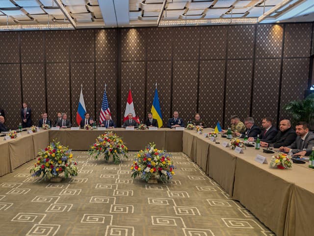 Delegácie USA (v strede),