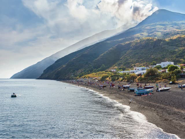 Talianska sopka vybuchuje každú
