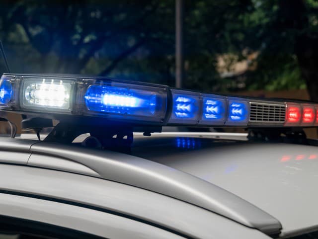 Vyšetrovatelia začali prehľadávať ranč: