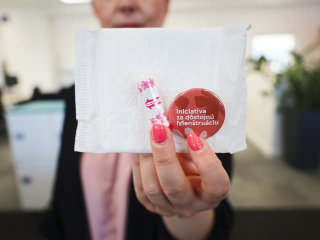 Tesco podporuje dôstojnú menštruáciu,