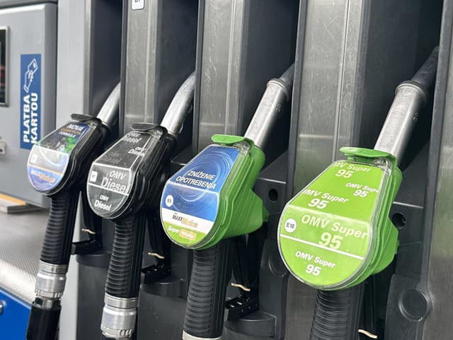 Koniec lacného tankovania za