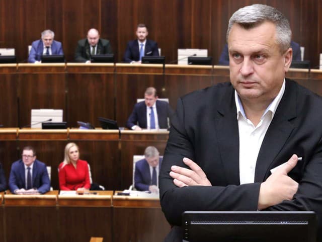 Krátko pred rokovaním parlamentu