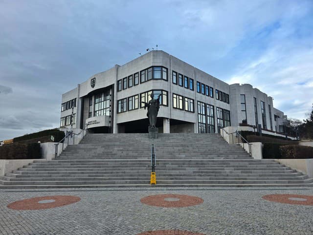 Poslanci sa po dlhšej