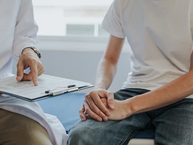 Doplatil na intímnu minulosť?