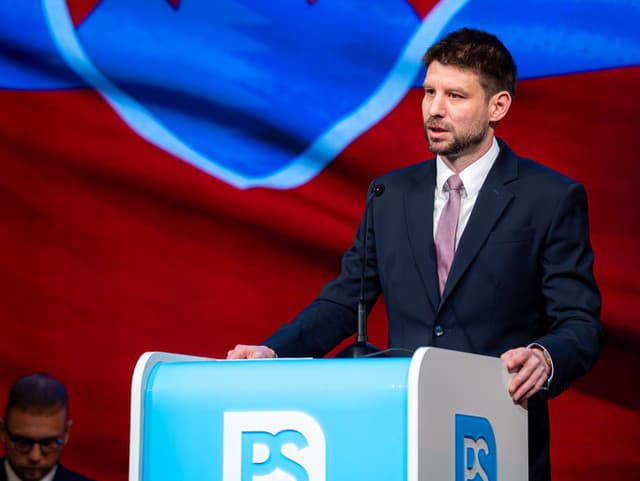 Na sneme PS opäť