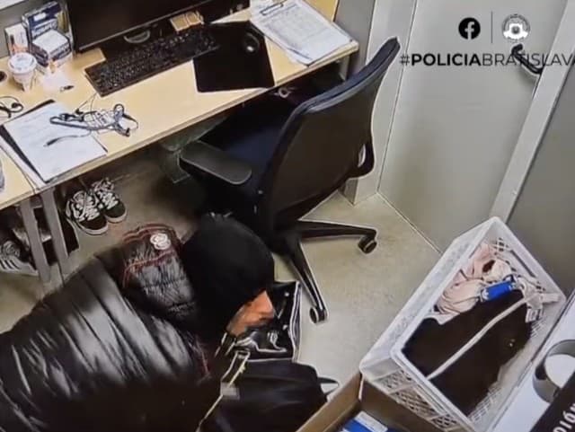 Kradol značkové oblečenie v