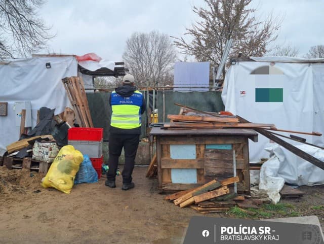 Polícia aj antikonfliktný tím