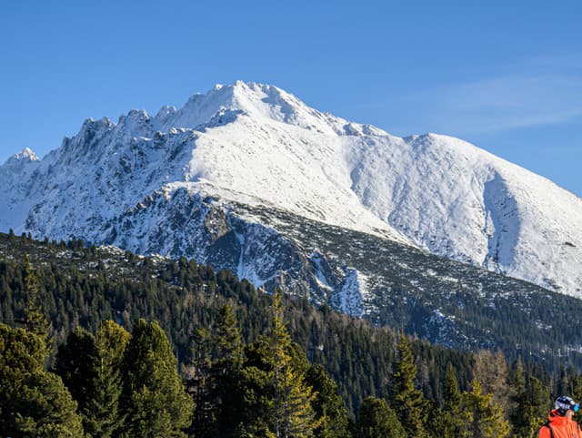 V Tatrách klesá lavínové