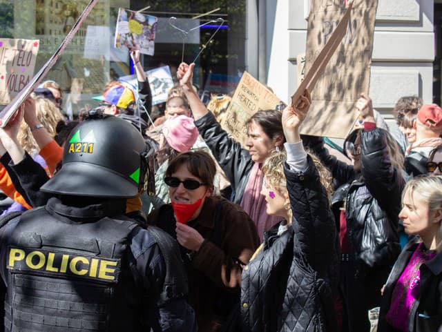 Stret protestného pochodu s