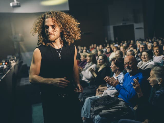 Gitarista Dávid Bílek odpálil