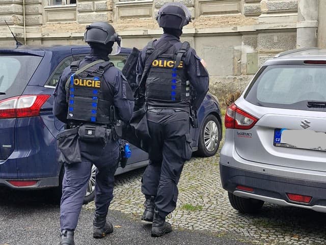 Žena ZBURCOVALA zložky, že