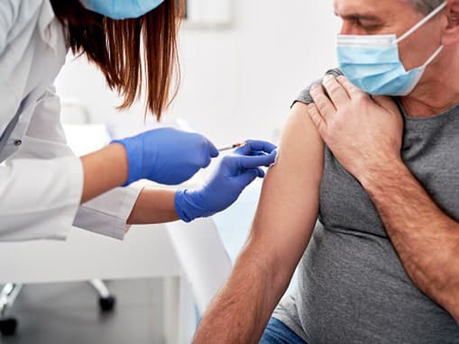 Rusom klepnú po prstoch: