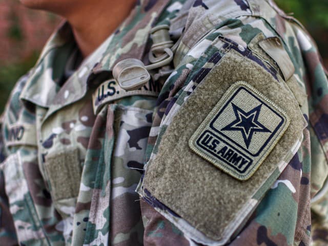 Tajné informácie premenil na