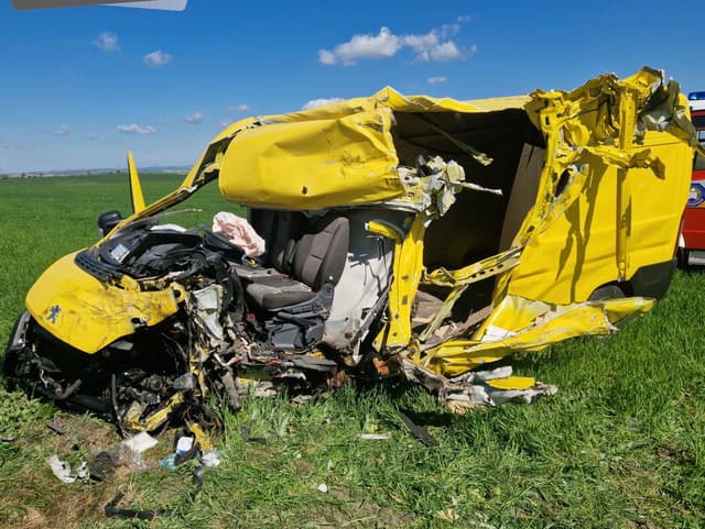 Pri obci krvavé Šenky došlo k dopravnej nehode, cesta je neprejazdná