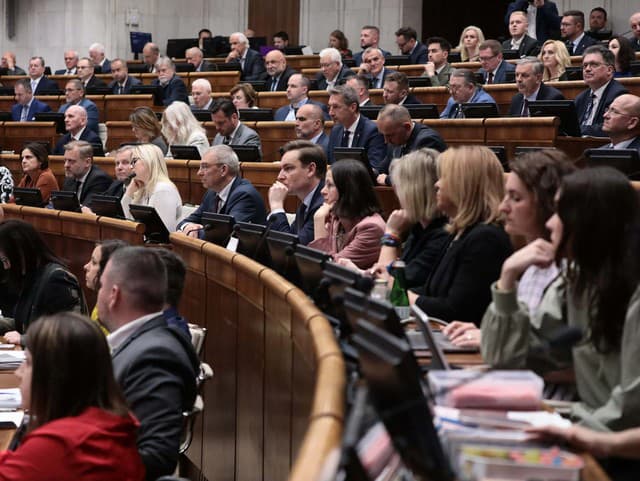 Poslanci ukončili rozpravu o