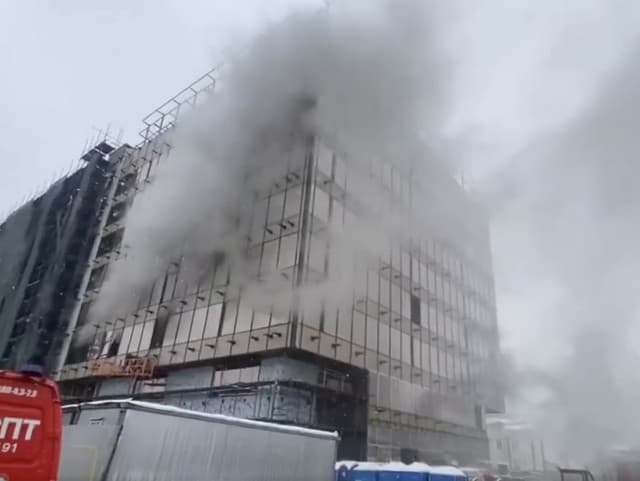 Požiar nedokončenej budovy v