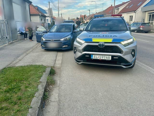 Krik, plač, snaha utiecť