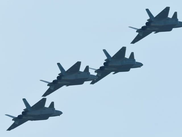 Stíhacie stíhačky Chengdu J-20