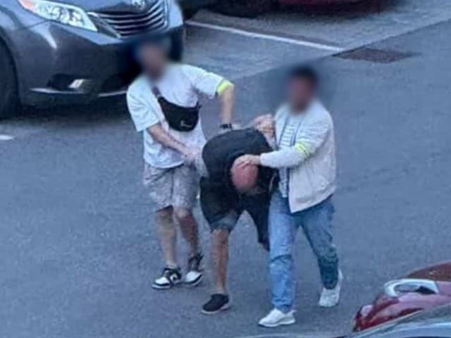 Polícia zadržala pri zásahu