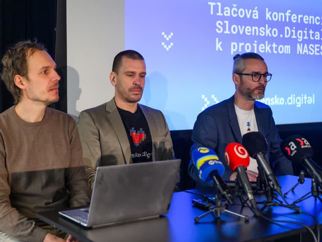 Zľava IT odborník a