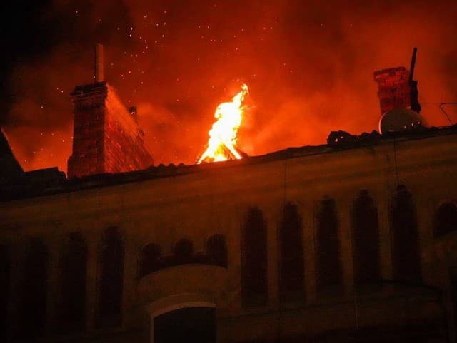 Horiaca budova po ruskom
