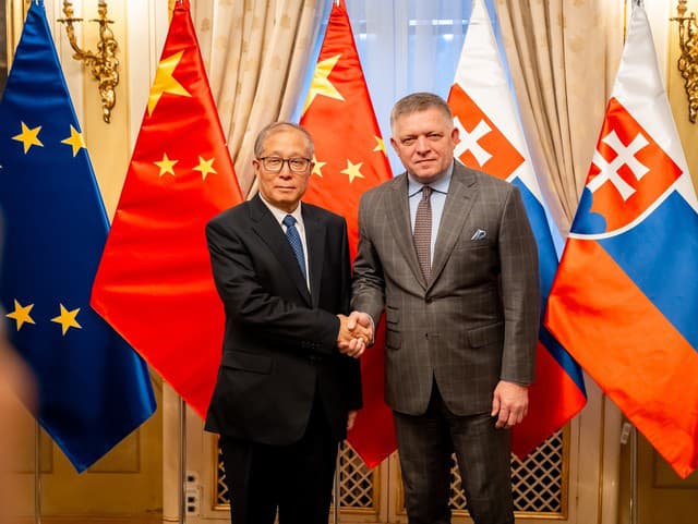 Robert Fico (Smer-SD) prijal